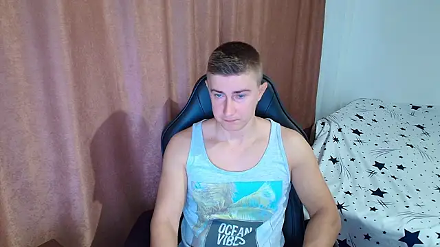 Snapshot of TodMusclePower9 chatting on February 3, 4:32 am TodMusclePower9 online show from February 3, 4:32 am