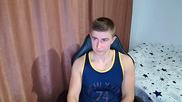 Snapshot of TodMusclePower9 chatting on February 19, 5:25 am TodMusclePower9 online show from February 19, 5:25 am