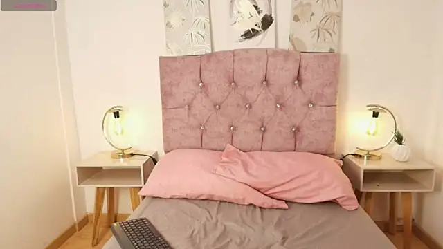 Ruby Rouge  online show from April 12, 7:19 pm