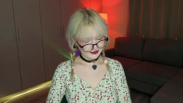 Snapshot of Mary_Piersen chatting on February 16, 10:06 pm Mary Piersen online show from February 16, 10:06 pm