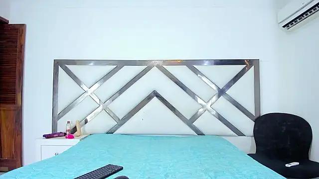 Snapshot of Nico_Hillx chatting on February 5, 5:39 pm Nico Hillx online show from February 5, 5:39 pm