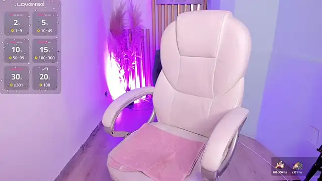 Snapshot of VioletSky1 chatting on February 22, 6:13 am VioletSky1 online show from February 22, 6:13 am