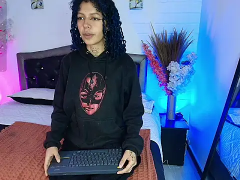 HannahBlue  online show from February 12, 12:33 pm