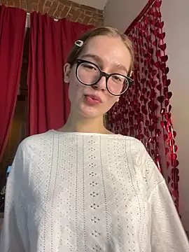 Snapshot of MyKittySayMeow chatting on February 14, 8:27 pm MyKittySayMeow online show from February 14, 8:27 pm