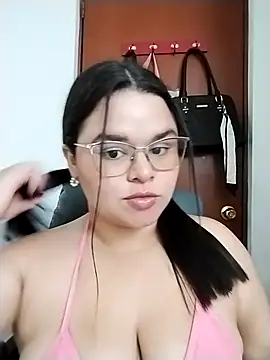 Snapshot of SamanthaStonee chatting on February 2, 12:09 am SamanthaStonee online show from February 2, 12:09 am