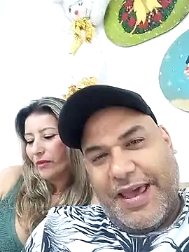 Snapshot of wessAndSandri chatting on February 19, 8:05 pm wessAndSandri online show from February 19, 8:05 pm