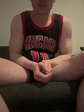 Lucas328706 online show from April 3, 7:01 pm
