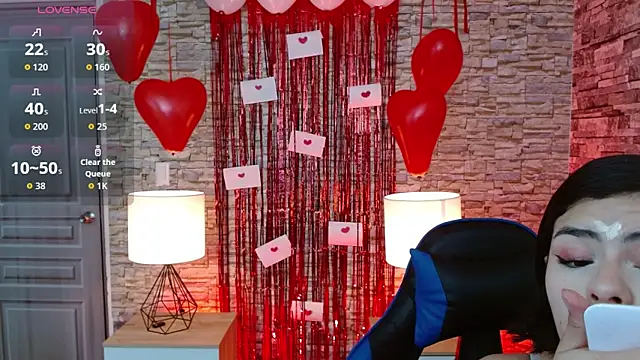 Snapshot of butterflyx39 chatting on February 13, 12:23 pm butterflyx39 online show from February 13, 12:23 pm