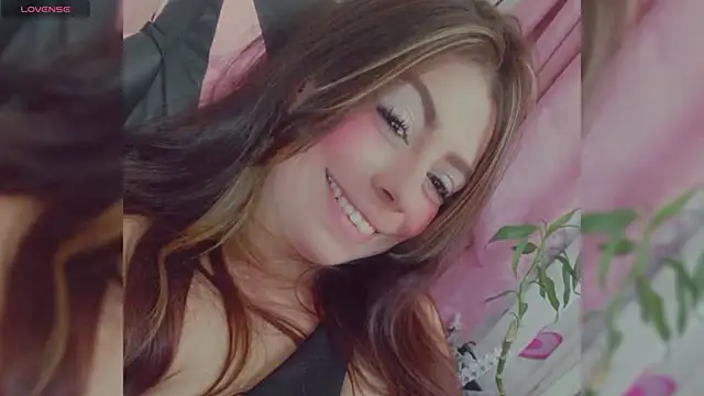 Snapshot of Rosario_96 chatting on April 19, 10:23 pm Rosario 96 online show from April 19, 10:23 pm