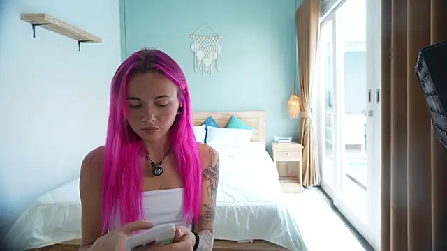 Sarah Pink online show from October 6, 3:48 am