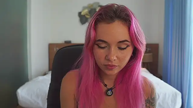 Sarah Pink online show from December 18, 2:28 am