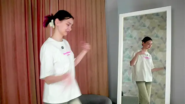 Snapshot of EddieChery chatting on February 2, 9:52 am EddieChery online show from February 2, 9:52 am