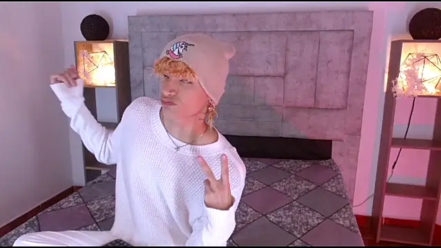 Snapshot of lucke_collins22 chatting on February 3, 6:11 am lucke collins22 online show from February 3, 6:11 am