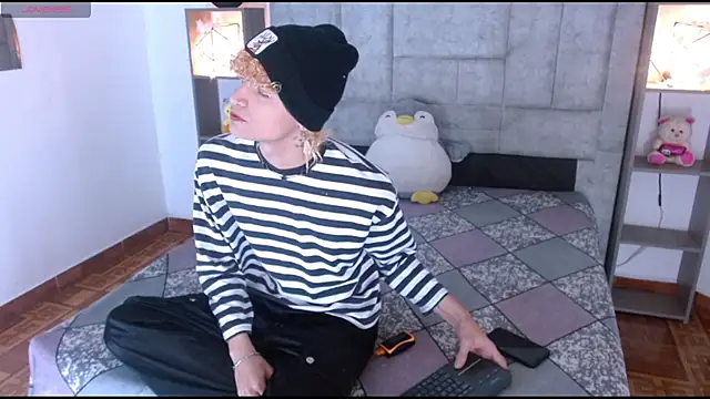 Snapshot of lucke_collins22 chatting on February 7, 7:01 am lucke collins22 online show from February 7, 7:01 am