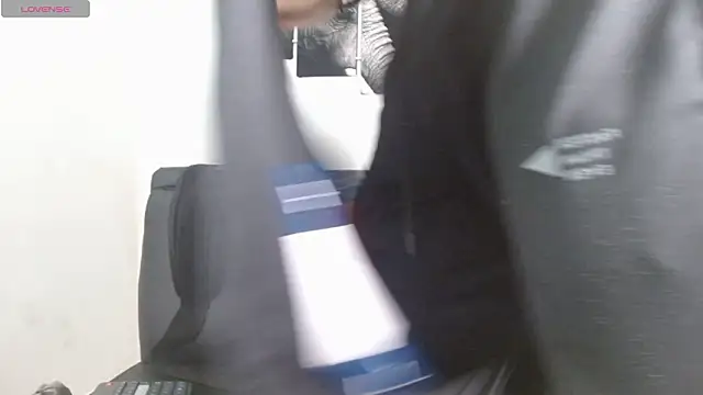 Snapshot of Jeff_Brown77 chatting on February 17, 12:23 pm Jeff Brown77 online show from February 17, 12:23 pm