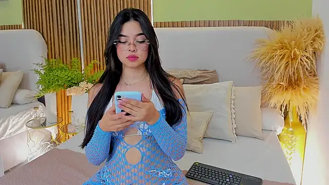 Snapshot of CristalMayson chatting on February 18, 10:50 pm CristalMayson online show from February 18, 10:50 pm