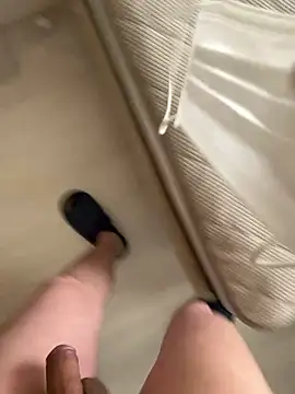 Snapshot of K0U-123 chatting on February 24, 2:42 am K0U-123 online show from February 24, 2:42 am