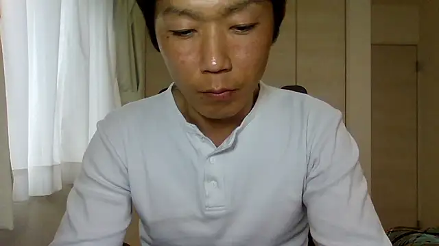 Snapshot of K0U-123 chatting on May 3, 2:28 am K0U-123 online show from May 3, 2:28 am