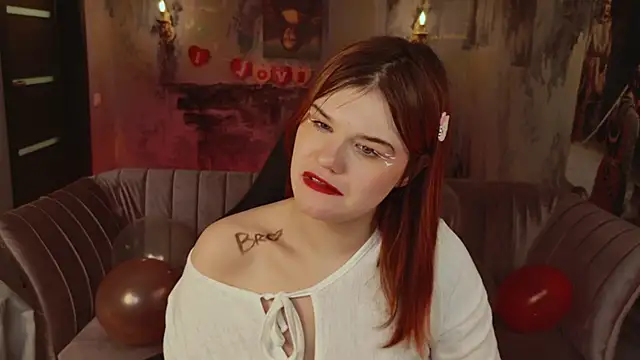 Snapshot of EllieFoxy chatting on February 15, 7:51 am EllieFoxy online show from February 15, 7:51 am