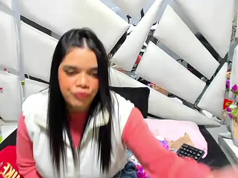 Snapshot of _EmilySquirt chatting on February 13, 1:29 pm EmilySquirt online show from February 13, 1:29 pm