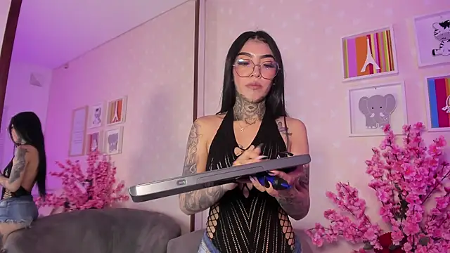 Ashley Blum  online show from March 15, 12:00 pm