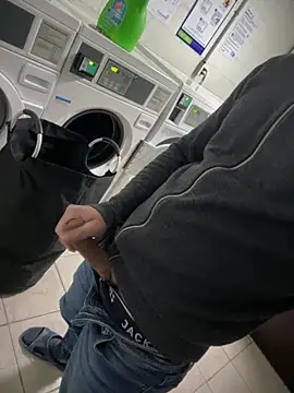 Snapshot of johnwickdhb970210 chatting on February 9, 6:12 pm johnwickdhb970210 online show from February 9, 6:12 pm