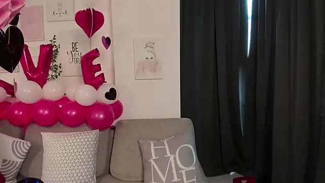 Snapshot of Sally_Dvine chatting on February 14, 9:44 pm Sally Dvine online show from February 14, 9:44 pm