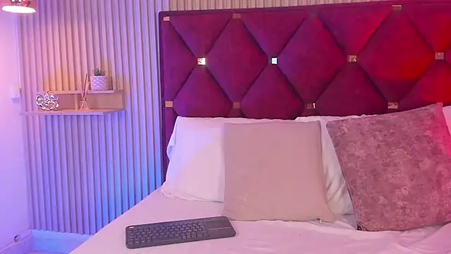 Snapshot of Axa_Graham chatting on February 24, 7:12 pm Axa Graham online show from February 24, 7:12 pm