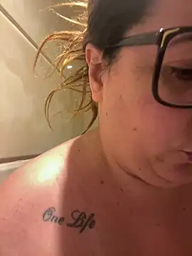 Snapshot of JasmineGlow7 chatting on February 13, 4:03 pm JasmineGlow7 online show from February 13, 4:03 pm