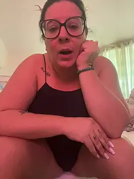 Snapshot of JasmineGlow7 chatting on February 20, 11:43 am JasmineGlow7 online show from February 20, 11:43 am