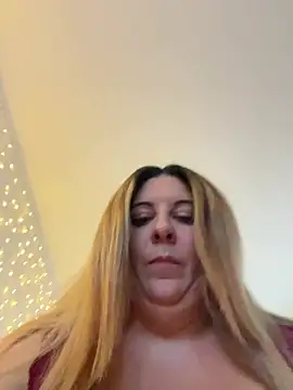 Snapshot of JasmineGlow7 chatting on February 21, 2:51 pm JasmineGlow7 online show from February 21, 2:51 pm