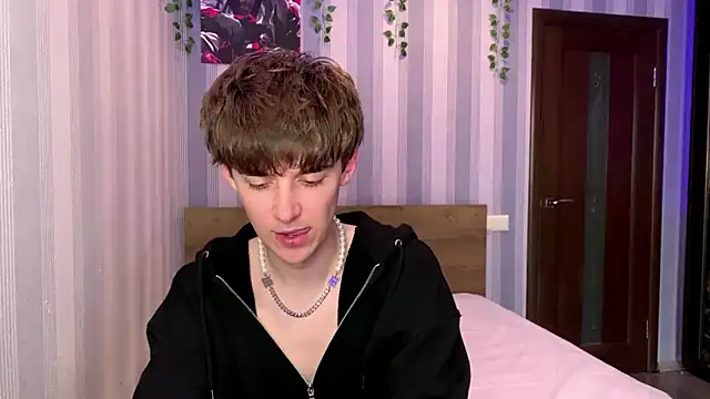 Snapshot of Sweet_Dude chatting on May 1, 4:11 pm Sweet Dude online show from May 1, 4:11 pm