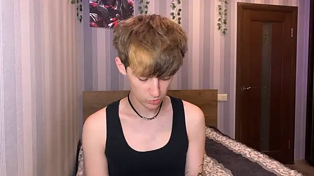 Snapshot of Sweet_Dude chatting on July 7, 8:13 pm Sweet Dude online show from July 7, 8:13 pm