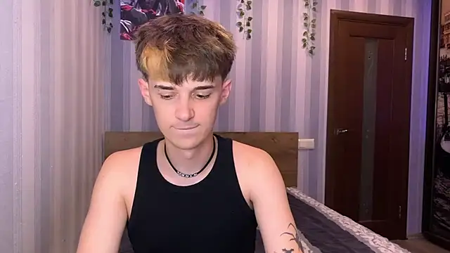 Snapshot of Sweet_Dude chatting on August 7, 6:32 pm Sweet Dude online show from August 7, 6:32 pm