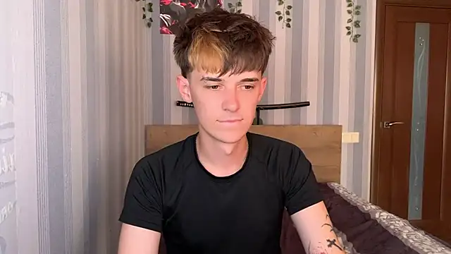Snapshot of Sweet_Dude chatting on August 9, 2:44 pm Sweet Dude online show from August 9, 2:44 pm