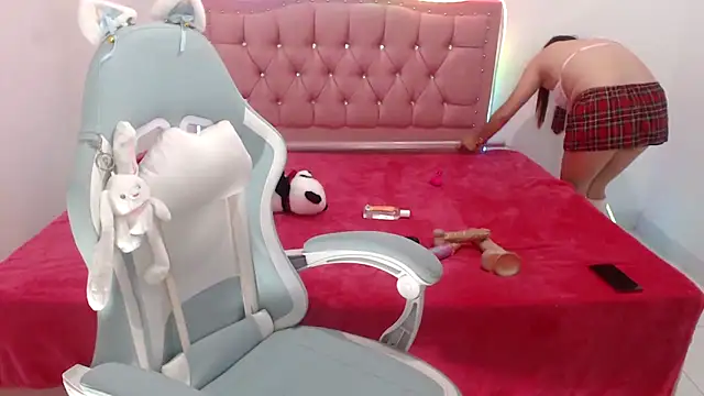 snowhot-69 online show from March 21, 12:37 am