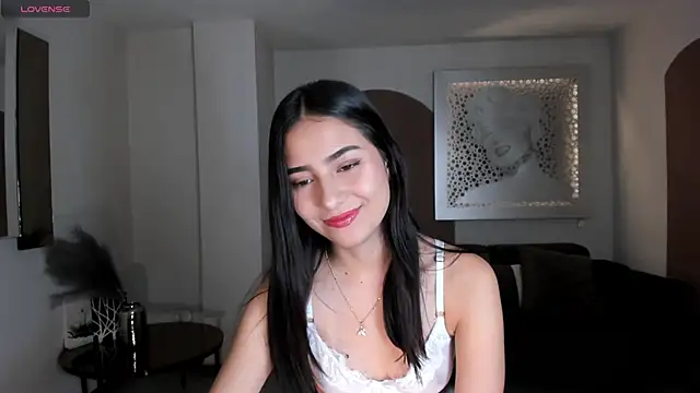 Snapshot of LucieMartin chatting on February 22, 5:11 pm LucieMartin online show from February 22, 5:11 pm