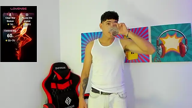 Snapshot of justin_payn14 chatting on February 20, 7:25 pm justin payn14 online show from February 20, 7:25 pm