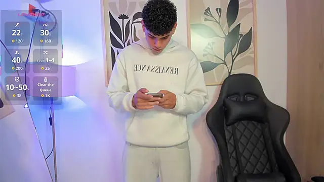 Snapshot of justin_payn14 chatting on May 6, 11:48 am justin payn14 online show from May 6, 11:48 am