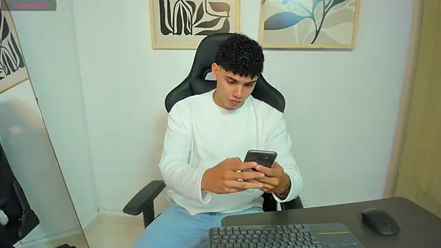 Snapshot of justin_payn14 chatting on May 28, 11:51 am justin payn14 online show from May 28, 11:51 am