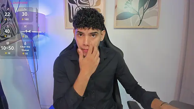 Snapshot of justin_payn14 chatting on June 4, 12:44 pm justin payn14 online show from June 4, 12:44 pm