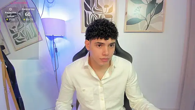 Snapshot of justin_payn14 chatting on June 5, 12:22 pm justin payn14 online show from June 5, 12:22 pm