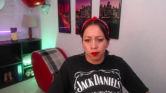 Snapshot of Milfangel1 chatting on February 5, 7:07 pm Milfangel1 online show from February 5, 7:07 pm