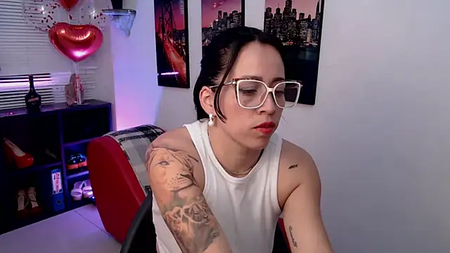 Snapshot of Milfangel1 chatting on February 10, 7:07 pm Milfangel1 online show from February 10, 7:07 pm