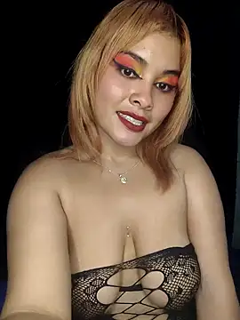 Snapshot of zoe_love18 chatting on February 17, 3:03 am zoe love18 online show from February 17, 3:03 am