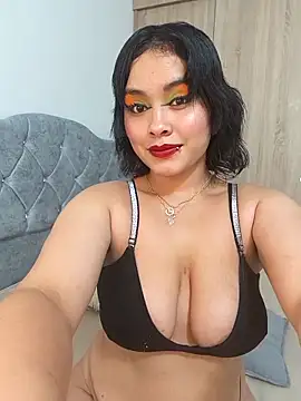 zoe love18 online show from May 5, 4:42 am