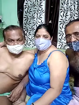 Snapshot of HoneyHush chatting on February 7, 7:17 pm HoneyHush online show from February 7, 7:17 pm