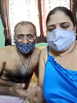 Snapshot of HoneyHush chatting on February 9, 10:52 am HoneyHush online show from February 9, 10:52 am