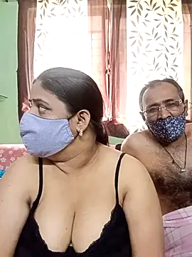 Snapshot of HoneyHush chatting on February 26, 5:50 am HoneyHush online show from February 26, 5:50 am