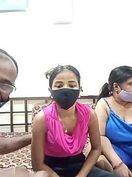 HoneyHush online show from April 11, 8:40 am